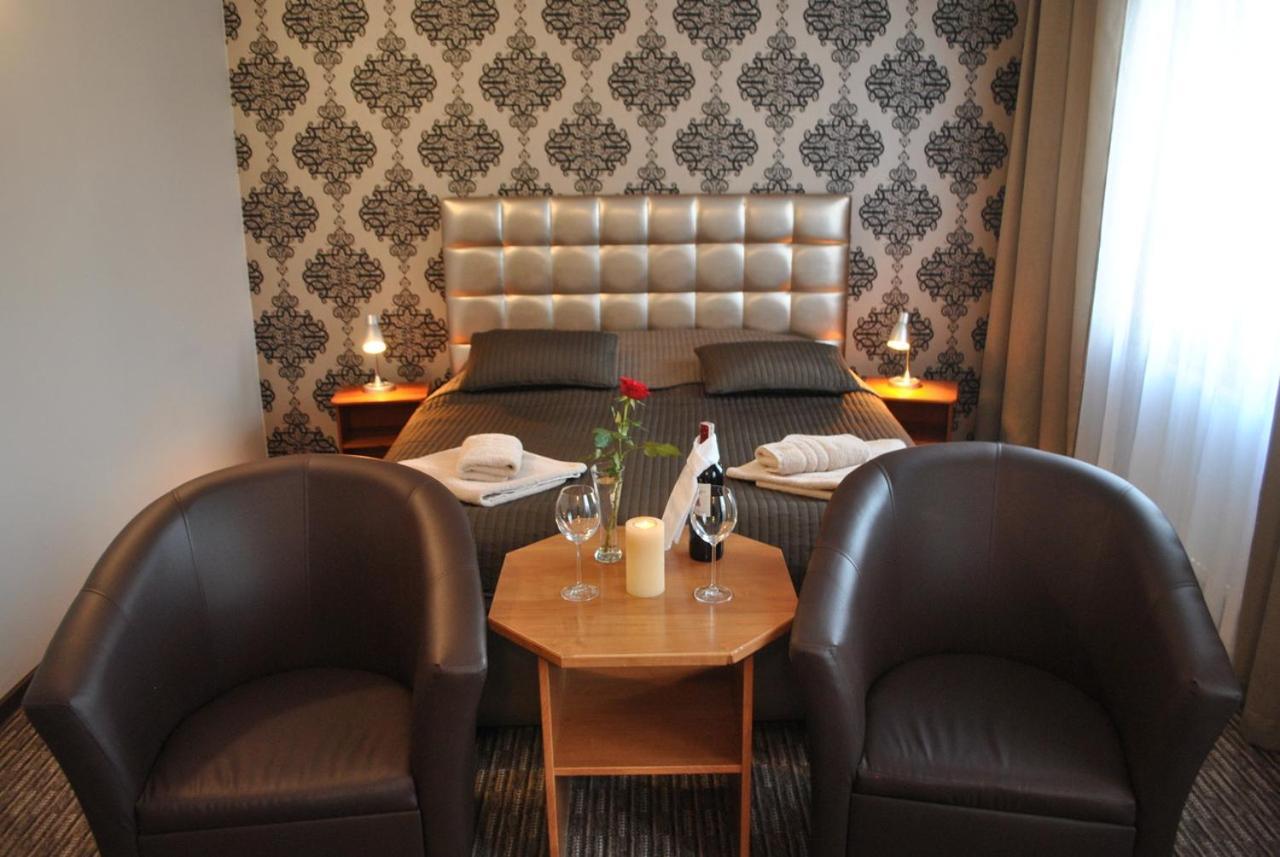 Hotel Krystyna Szczytno  Extérieur photo